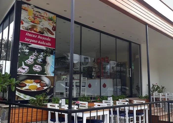 Liona & Отель Гюндоган