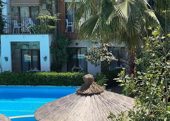 Liona & 3* Gundogan (Bodrum)