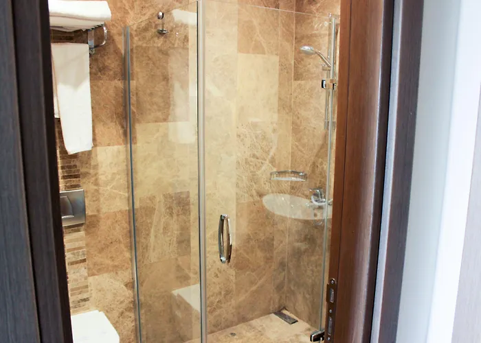 Liona & 3* Gündoğan